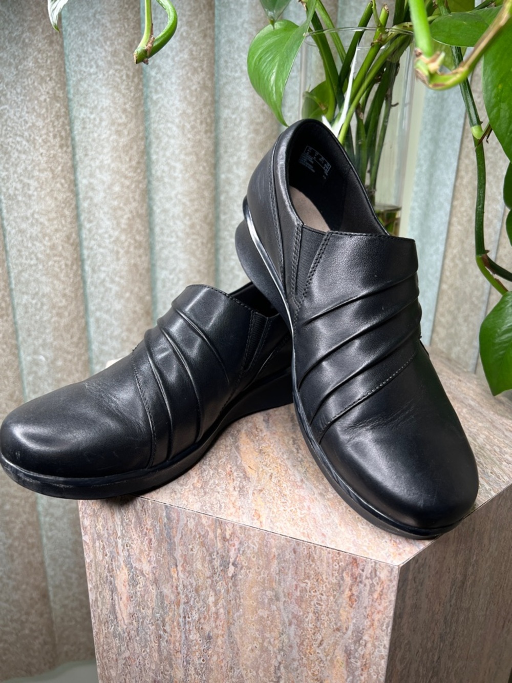 Clark’s women’s leather wide Slip-On Comfort Shoes black S-7W